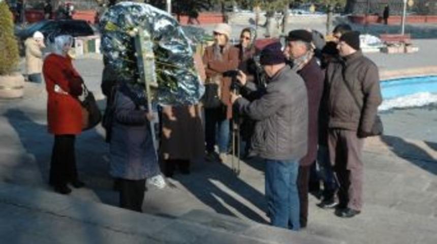 5 Aralık Kadın Hakları G&uuml;n&uuml; T&ouml;reninde Erkek Katılımcıların Sayısı Fazla Olunca Kadınlar İsyan Etti