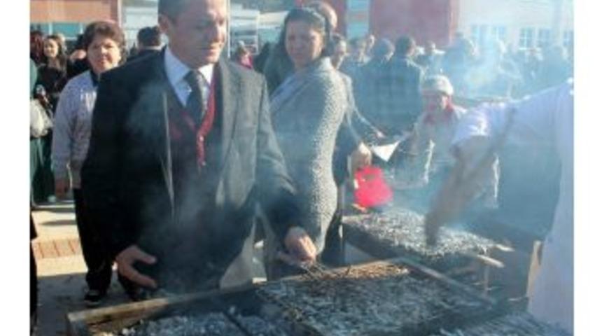 Od&uuml;&rsquo;de Hamsi Şenliği