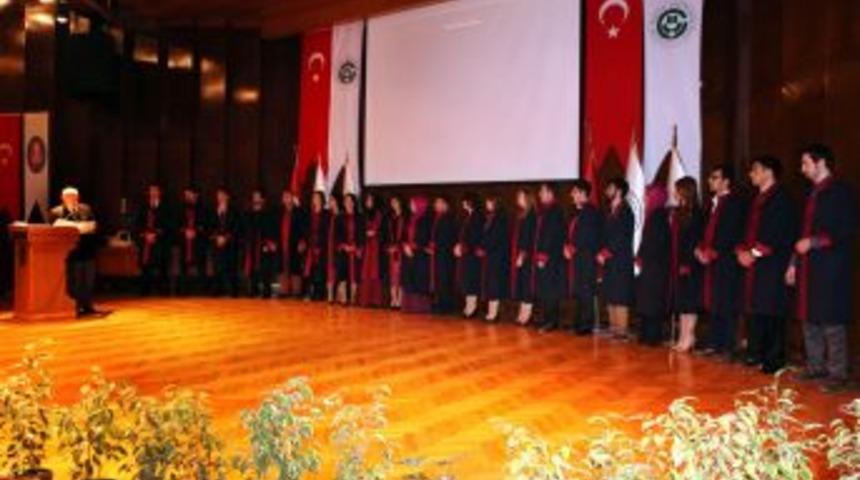 &Ccedil;&Uuml;'den Mezun 34 &Ouml;ğrenci Yemin Ederek Diş Hekimliğine Adım Attı