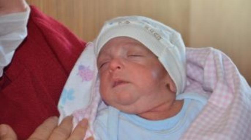 Ailesi Tarafından Kabul Edilmeyen 'ata' Bebeğe Devlet Sahip &Ccedil;ıktı