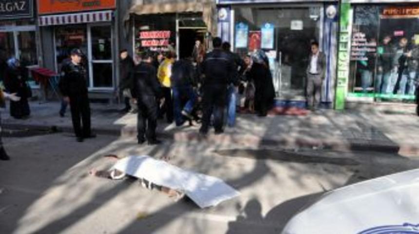 8. Kattan D&uuml;şen Kadın Hayatını Kaybetti