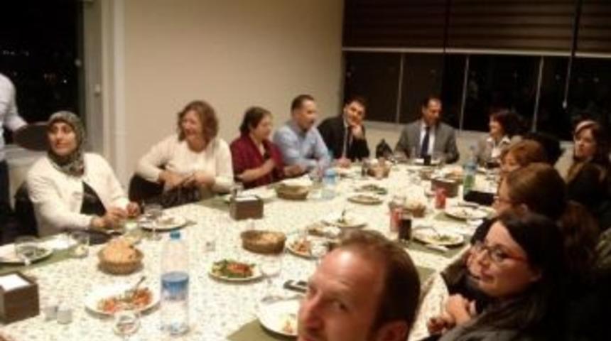 Arabulucular Yemekte Buluştu