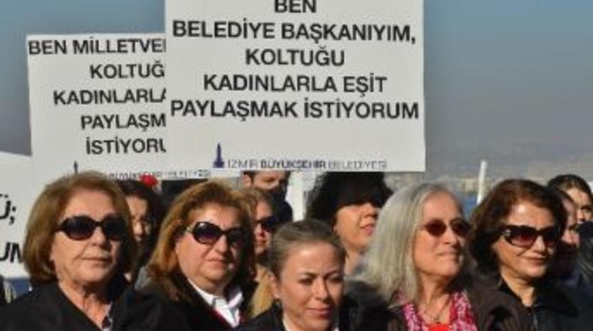 İzmirli Kadınlar Hakları İ&ccedil;in Y&uuml;r&uuml;d&uuml;