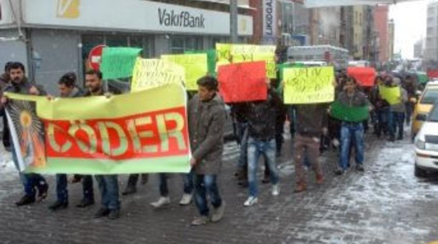 Kar Yağışı Altında Vanlı Depremzedelere Destek Y&uuml;r&uuml;y&uuml;ş&uuml;