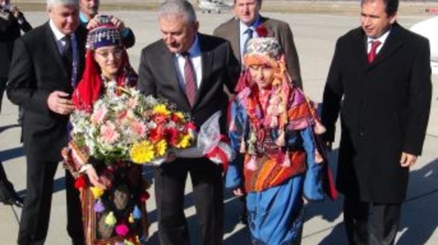 Bakan Yıldırım Uşak'ta &Ccedil;evre Yolu Temeli Attı