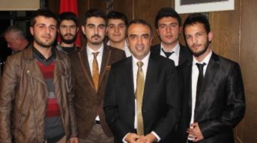 Ak Parti Vekili İ&ccedil;ten &Uuml;niversiteli Gen&ccedil;lerle Bir Araya Geldi