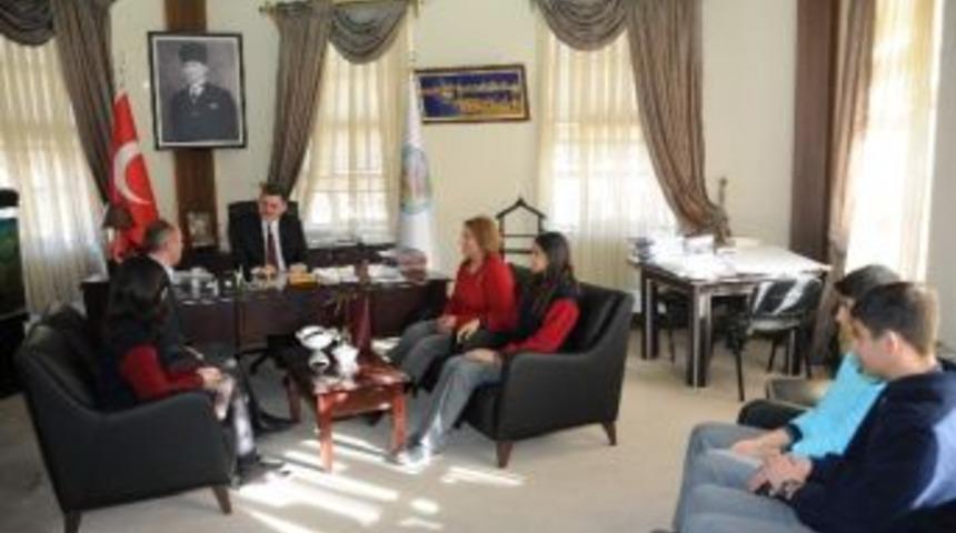 Aydınlı'dan &Ouml;ğrencilere Gezi Desteği