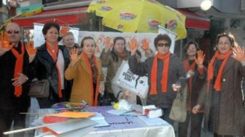 Kadınlardan Şiddete Karşı "turuncu" Protesto