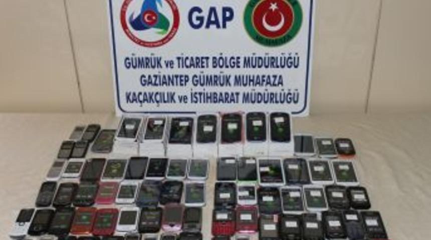 Gaziantep&rsquo;te 79 Adet G&uuml;mr&uuml;k Ka&ccedil;ağı Cep Telefonu Yakalandı