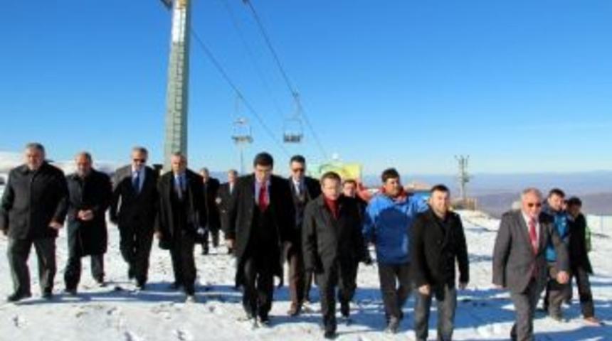 Vali, Kayak Tutkunlarını Akdağ&rsquo;a &Ccedil;ağırdı