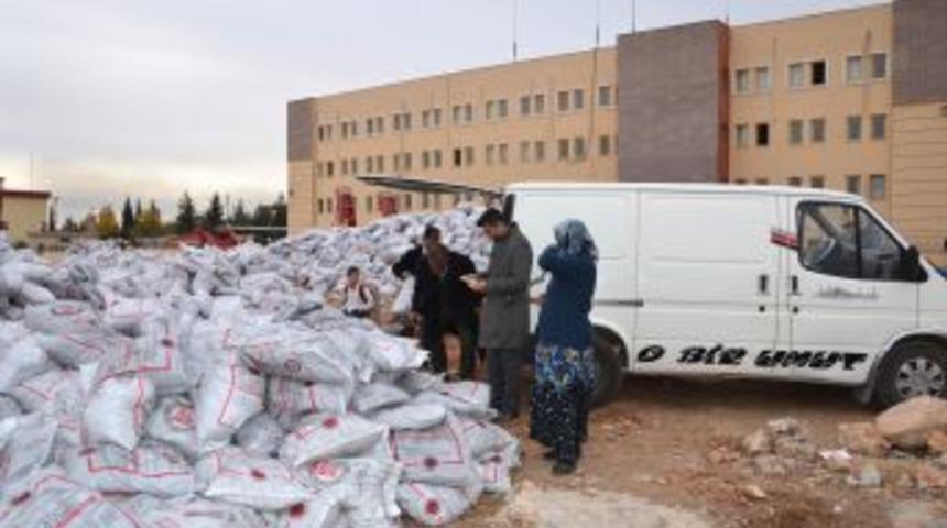 Halfeti&rsquo;de Bin 500 Aileye K&ouml;m&uuml;r Yardımı Yapıldı
