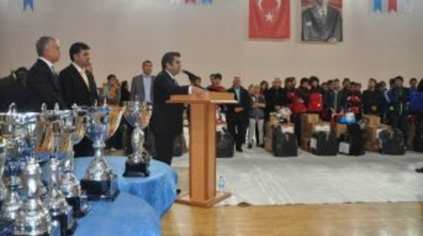 Amat&ouml;r Spor Kul&uuml;plerine Malzeme Desteği