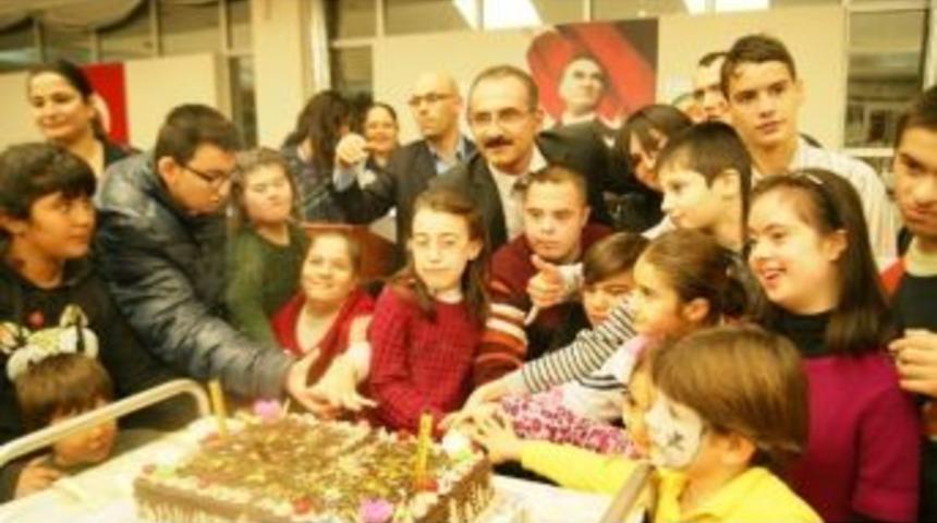 Seferihisarlı Engelliler Eğlencede Coştu