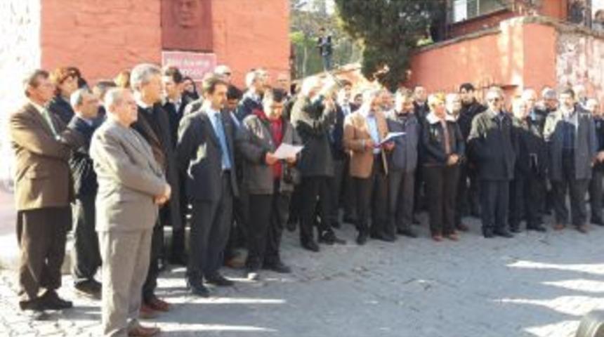 Burnu Kırılan Öğretmene Yönelik Şiddet Protesto Edildi