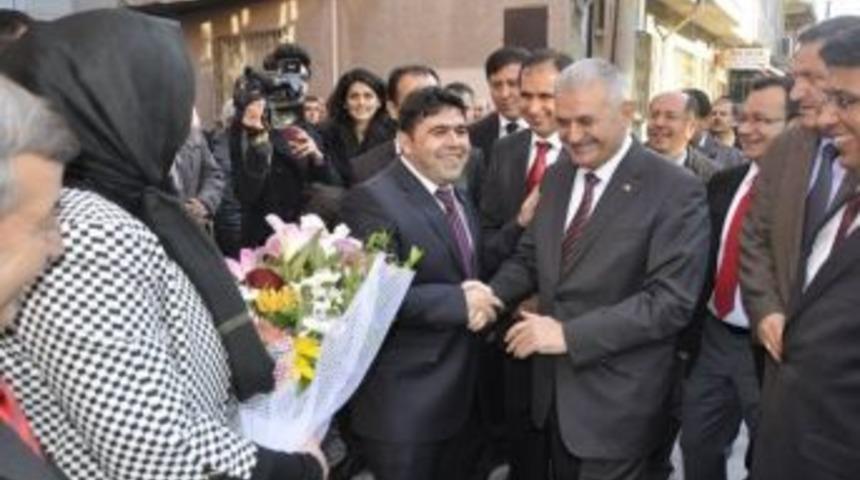 Bakan Yıldırım'dan Uşak Ak Parti'ye Ziyaret