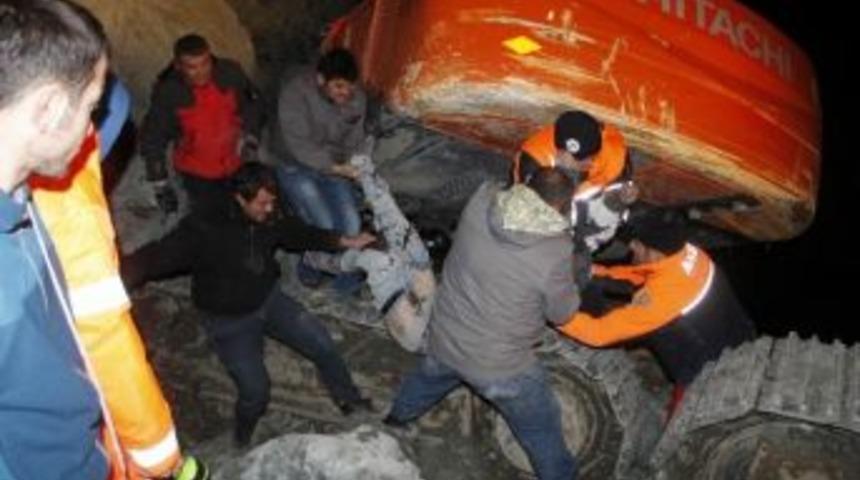 Havalimanı Şantiyesinde Çalışan Kepçe Operatörü Kayaların Altında Kaldı