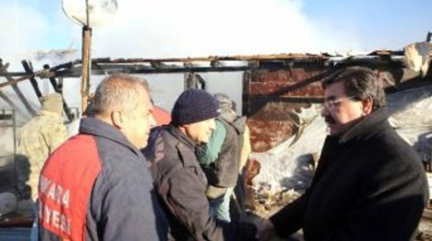 G&ouml;lbaşı'nda Şantiyede Yangın