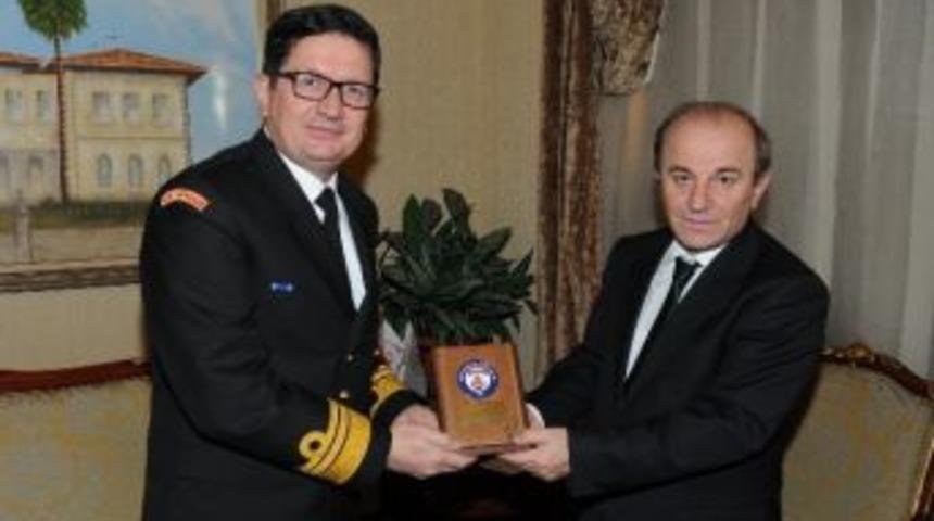 Sahil G&uuml;venlik Komutanı T&uuml;mamiral &Ouml;zbal&rsquo;dan Vali &Ouml;zt&uuml;rk&rsquo;e Ziyaret