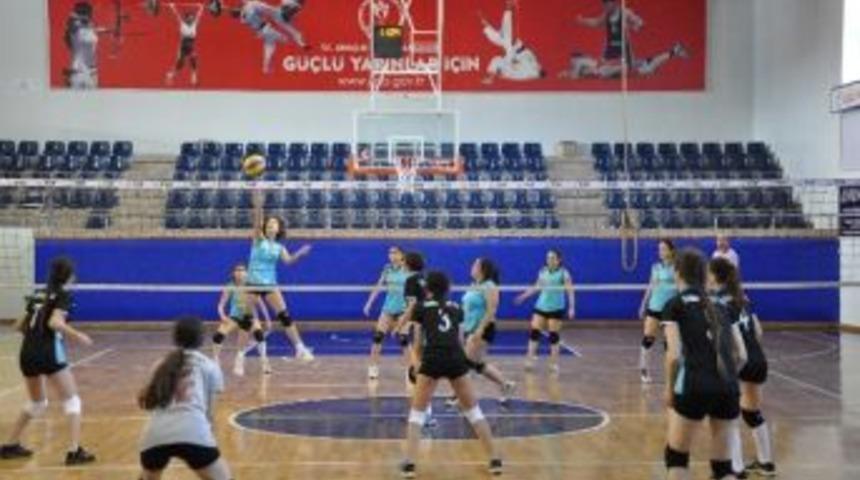 Okul Sporlarında M&uuml;sabakalar Devam Ediyor