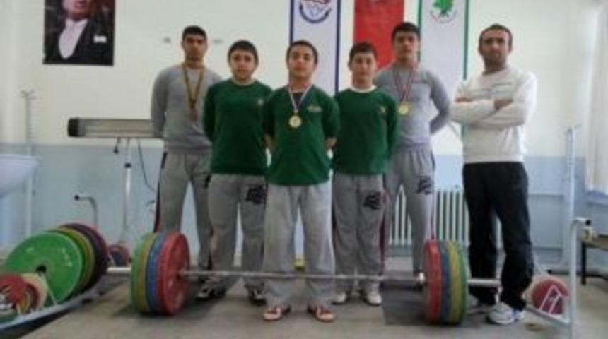 Mamak Halter Takımı Madalya Koleksiyonuna Yenilerini Ekledi