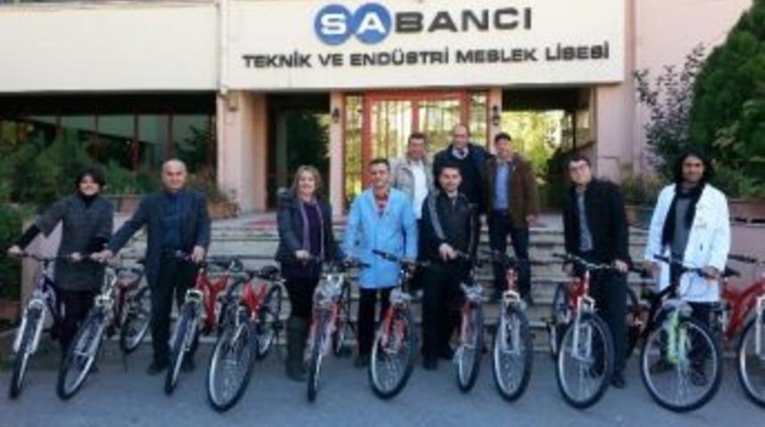 İzmit Belediyesi&rsquo;nden &Ouml;ğretmenlere Bisiklet