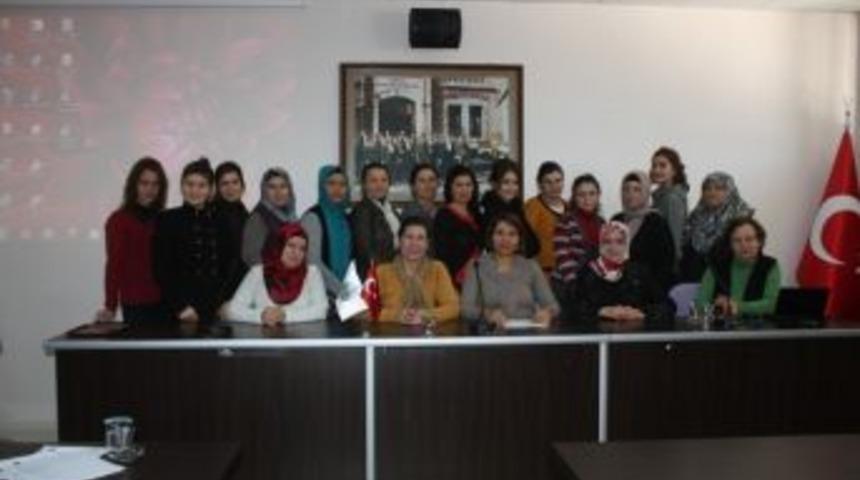 Kadınlar Geleceğini Yönetmeye Devam Ediyor