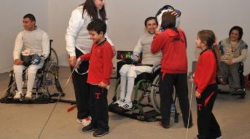 Engelli Sporcular Eskrimi Tanıttı