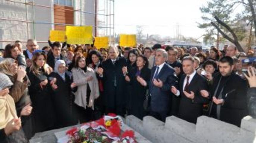 İlk Kadın Milletvekillerinden Satıkadın, Kazan'da Anıldı