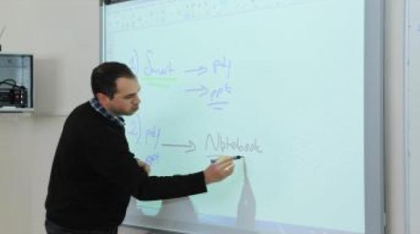 BE&Uuml; Akıllı Tahtaya Ge&ccedil;ti