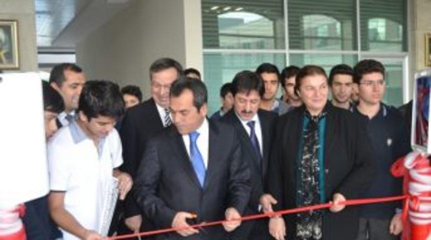 &Ouml;ğrenciler 'S&ouml;z&uuml;n &Ouml;z&uuml;' Resim Sergisi A&ccedil;tı