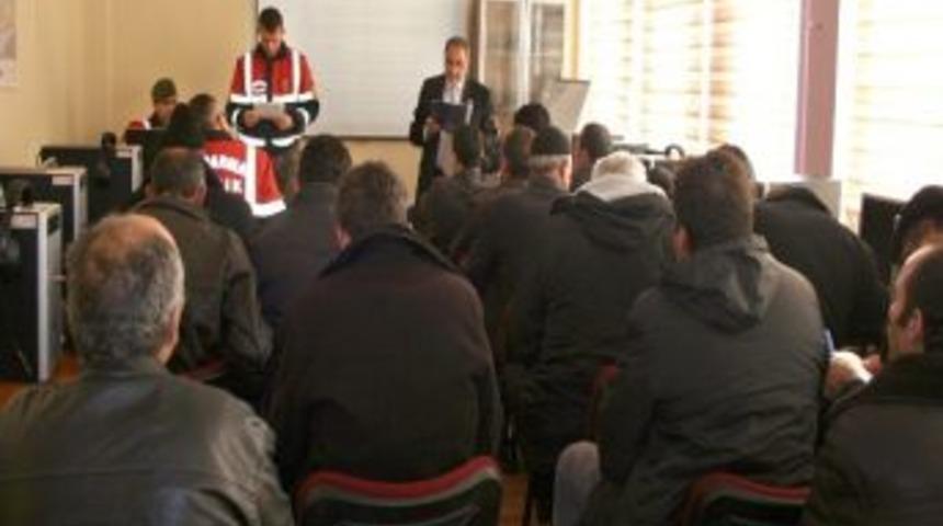 Okul Taşıtı S&uuml;r&uuml;c&uuml;leri İ&ccedil;in Eğitim Semineri Verildi