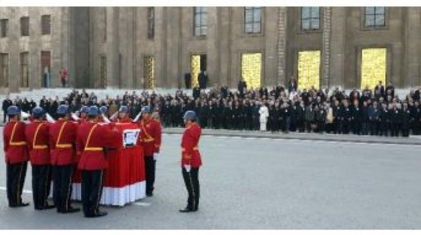 Eski Bakan Mehmet G&ouml;lhan İ&ccedil;in Tbmm&rsquo;de T&ouml;ren