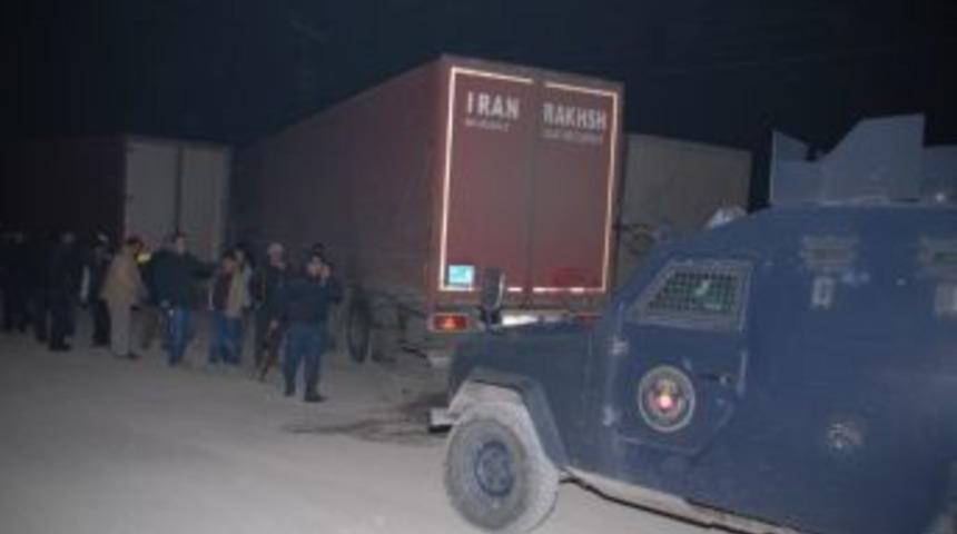 Ağrı'da İran Plakalı Tır&rsquo;lara Silahlı Saldırı