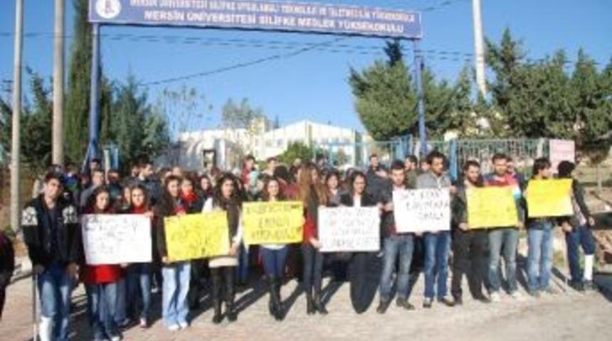 &Uuml;niversiteli &Ouml;ğrencilerin Dolmuş Eylemi