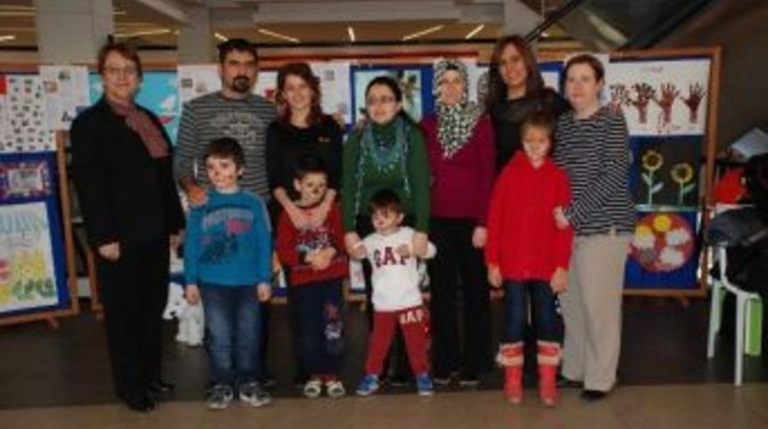 Biga&rsquo;da Engelli &Ccedil;ocukların Yaptığı Resimler Sergilendi