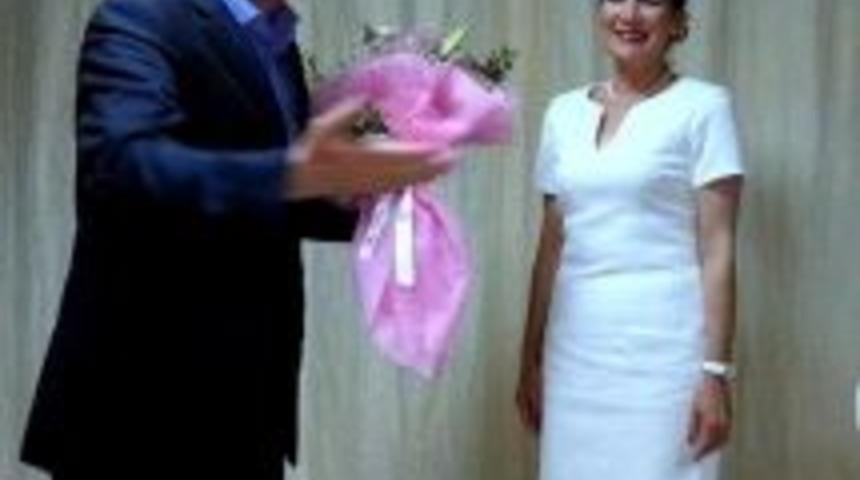 2013 Yılın Yazarı ve Şairi Sakarya&rsquo;dan Lapşıpha H&uuml;lya