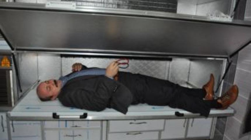 İmam &ouml;l&uuml; taklidi yaptı