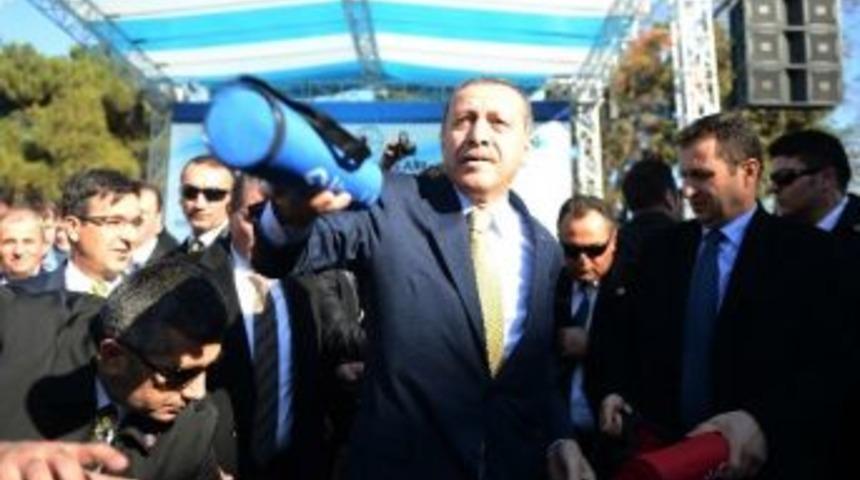 Başbakan Erdoğan Satran&ccedil; Takımı Dağıttı
