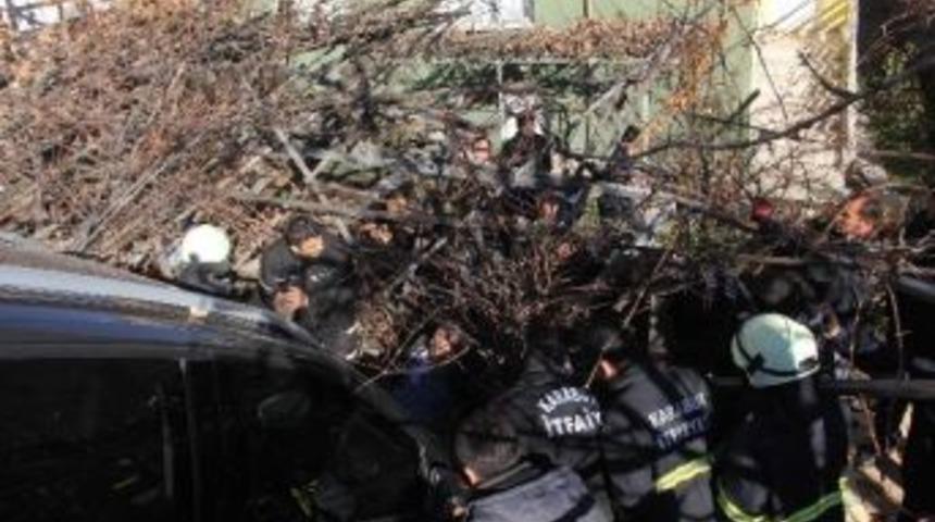 Karab&uuml;k&rsquo;te Trafik Kazası: 2 Yaralı