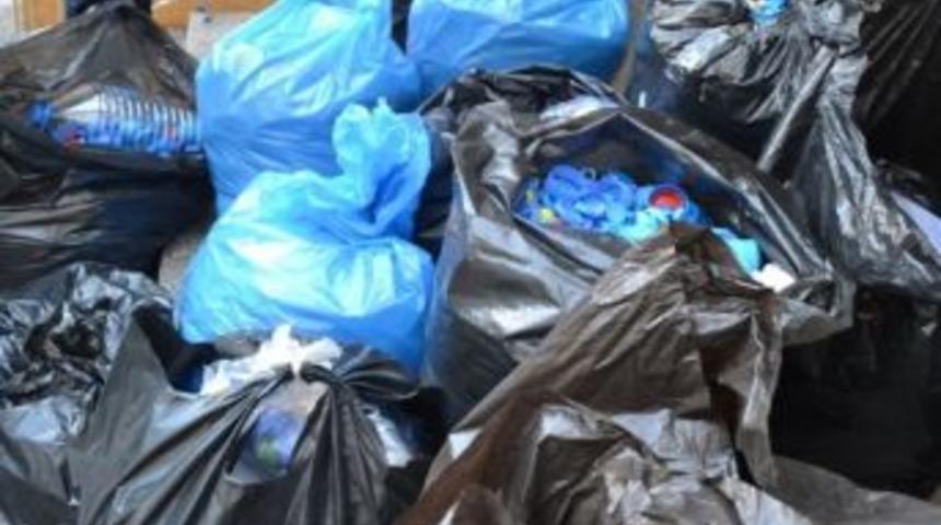 G&uuml;ng&ouml;renli &Ouml;ğrenciler 200 Kilo Mavi Kapak Topladı