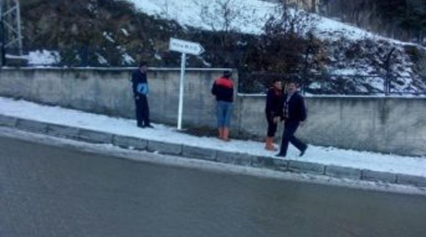 K&uuml;re&rsquo;ye Y&ouml;n Tabelaları Konuldu