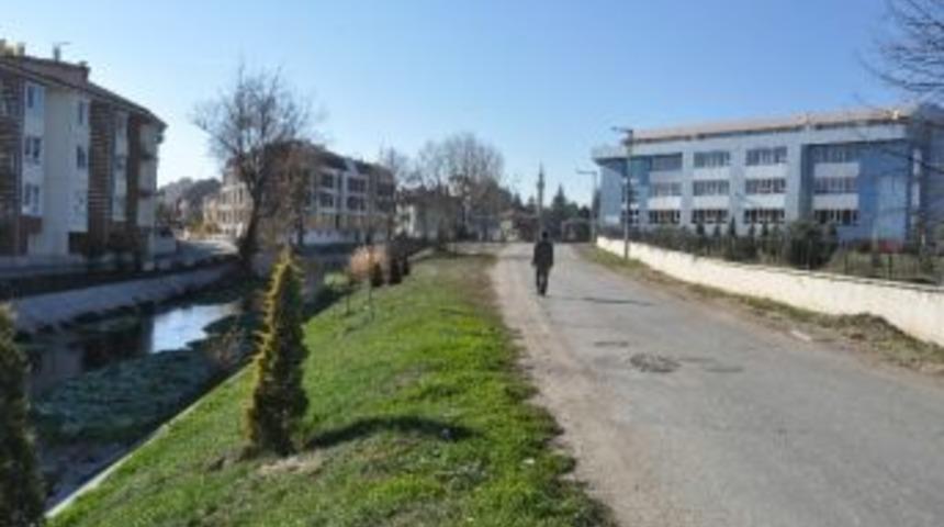 Sulama Kanalı Tehlike Sa&ccedil;ıyor