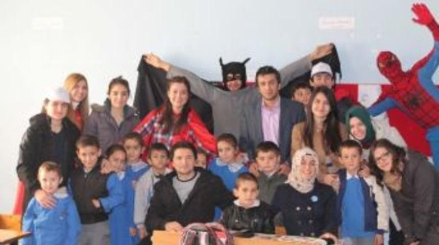 &Ccedil;izgi Film Kahramanları K&ouml;y Okullarını Ziyaret Etti