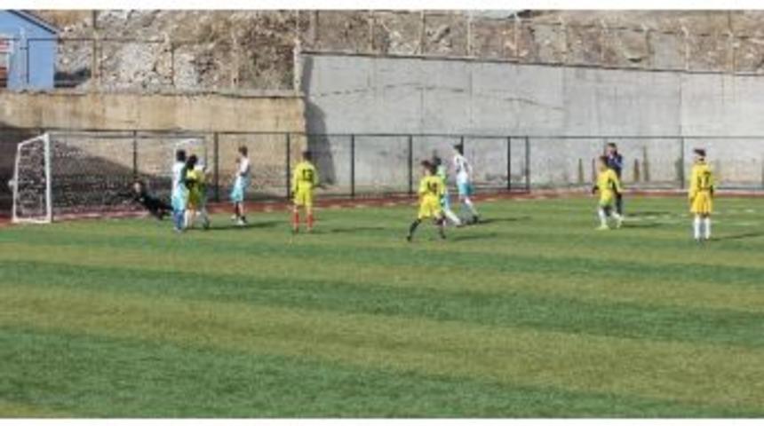 Hakkari’de Okullar Arası Futbol Turnuvası