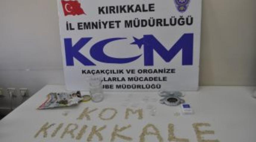 Bin Adet Uyuşturucu Hap Ele Ge&ccedil;irildi