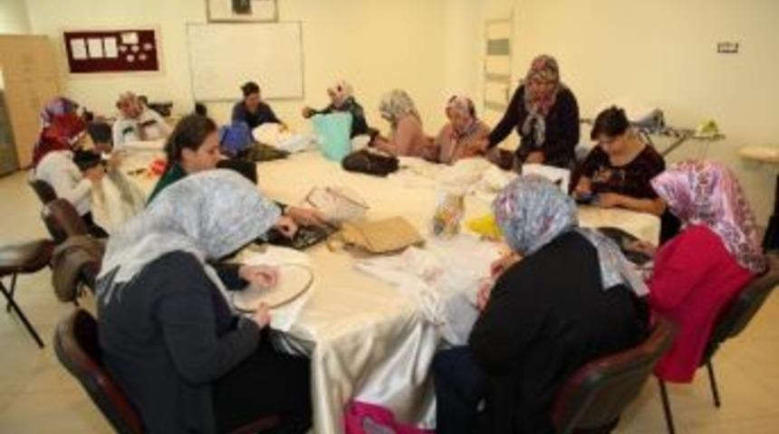 Şahinbey Belediyesi Tesislerinde Gen&ccedil; Kızlar &Ccedil;eyizlerini Hazırlama İmkanı Buluyor