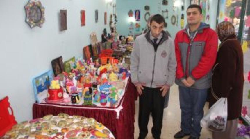 &Ouml;zel &Ccedil;ocukların Bir Yıllık Emeği Sergileniyor