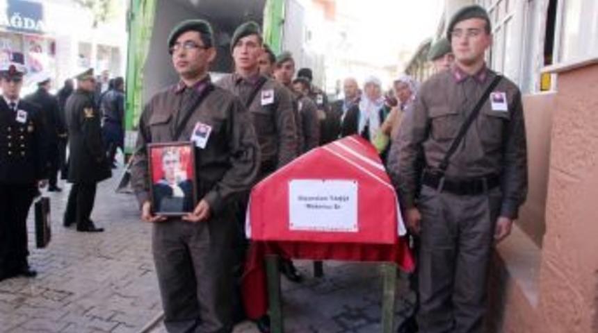 İstanbul'da Denize D&uuml;şerek Boğulan Asker, Mersin'de Toprağa Verildi