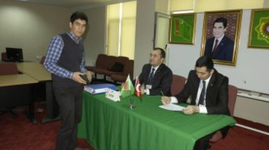 T&uuml;rkmenistan'daki Se&ccedil;imler I&ccedil;in Uludağ &Uuml;niversitesi'ne Sandık Kondu