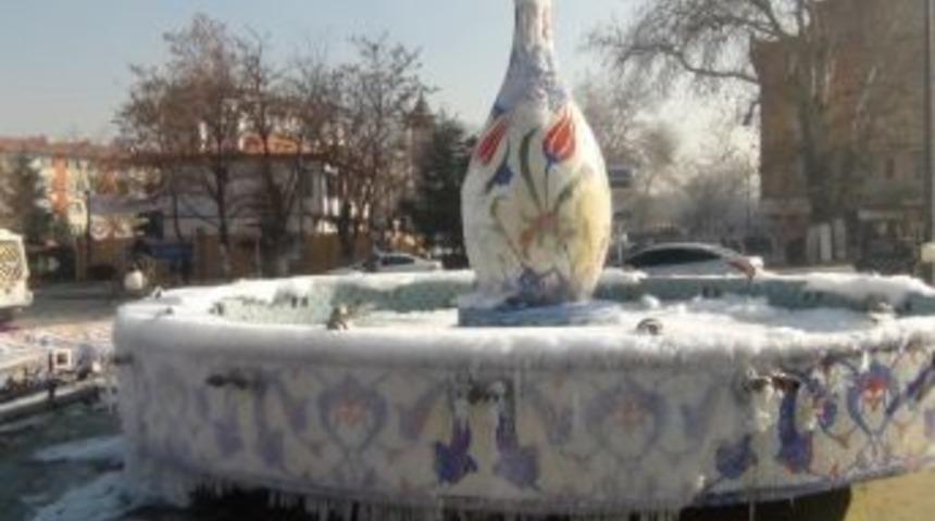 &Ccedil;inili Vazo Dondu